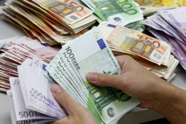Lažni Vučićev savjetnik uzeo više od 30.000 evra mita