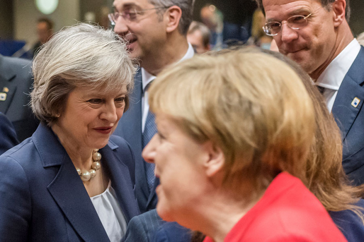 Mej i Merkel: EU sprema mjere protiv Rusije i Asada zbog Alepa