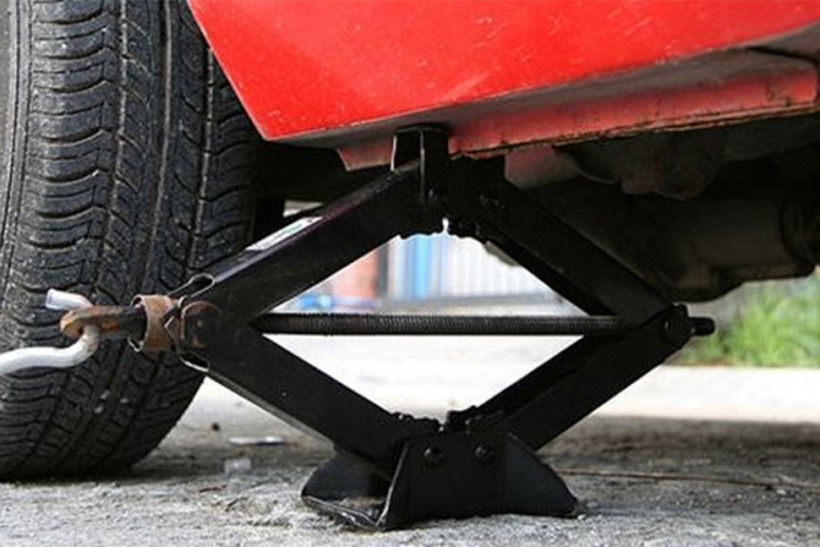 Automobil sa dizalice usmrtio dječaka u Tešnju