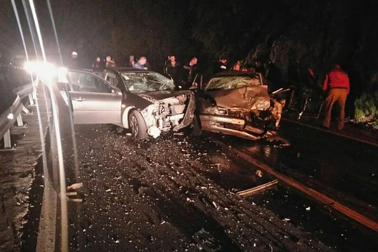 U direktnom sudaru teško povrijeđena dva državljanina BiH