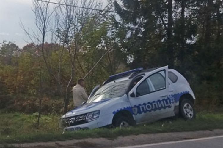 Sudar policijskog i privatnog vozila kod Prijedora