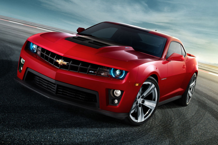 Camaro i R8 na Nirbugringu: Može li Amerikanac parirati Nijemcu? (VIDEO)