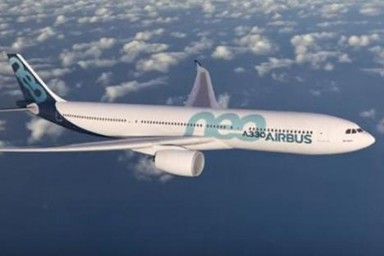 Avion prinudno sletio, putnici prebačeni u bolnicu