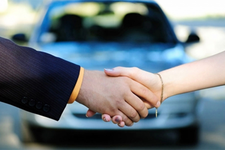 Greškom odvezla auto, pa ga vratila uz izvinjenje i novac