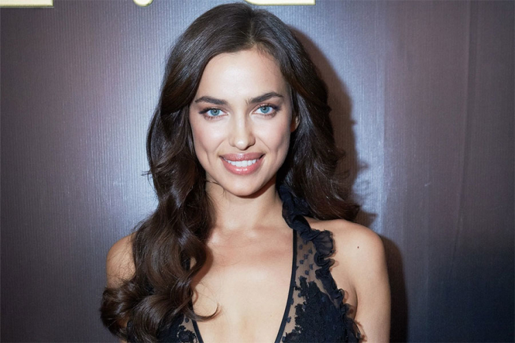 Irina Šajk pokazala duboki dekolte (FOTO)