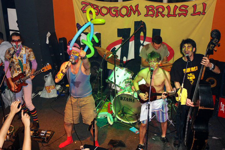 Grupa “Zbogom Brus Li” zabavila posjetioce beogradskog Sajma knjiga