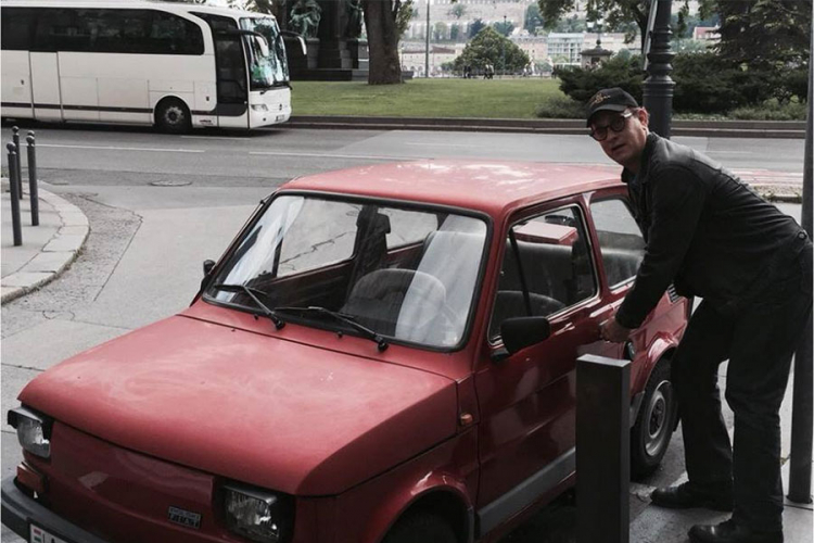 Tom Henks oduševljen "fićom" i "peglicom" (FOTO)