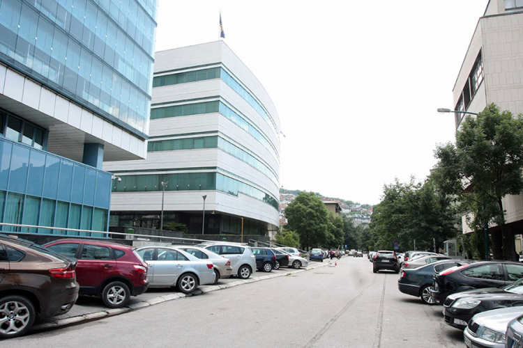 Kad bi se odrekli po 10 KM, uštedjeli bi milione