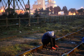 Počelo iseljavanje djece migranata iz "Džungle"