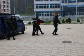 SIPA uhapsila osam lica zbog organizovanog kriminala i trgovine ljudima ...