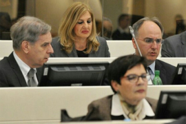 Na stolu tri zakona o platama u institucijama BiH