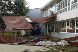 Snažan vjetar odnio krov sa Osnovne škole Vitez (FOTO)