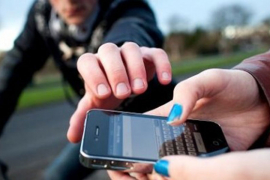 Maloljetnici otet telefon uz prijetnju nožem