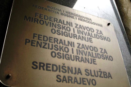Dižu kredit da isplate penzije
