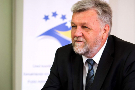 Ćuzulan: Rastu pritisci da se smanji broj državnih službenika