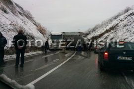 Zastoj na Dabracu, kamion se popriječio na putu (FOTO)