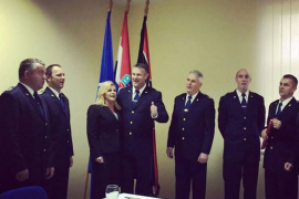 Kolinda Grabar Kitarović zapjevala s klapom ratne mornarice (VIDEO)