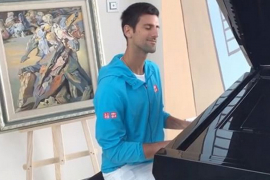 Nole odlučio da zasvira klavir i nasmije fanove (VIDEO)