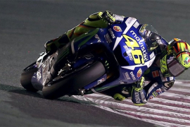 Nervozni Valentino Rossi motorom pregazio navijačicu (VIDEO)