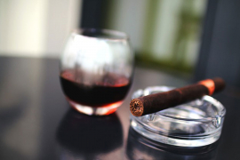 Čaša vina prije cigareta poništava njihovo štetno dejstvo?
