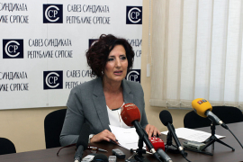 Povećati platu i zbrinuti otpuštene