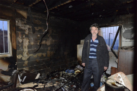 Uz pjesmu zapalio očevu i sestrinu kuću (FOTO)