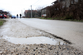 Preko kamenja i rupa do kuća