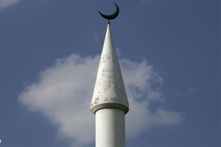 Racija u džamiji, imam osumnjičen za veze sa ID