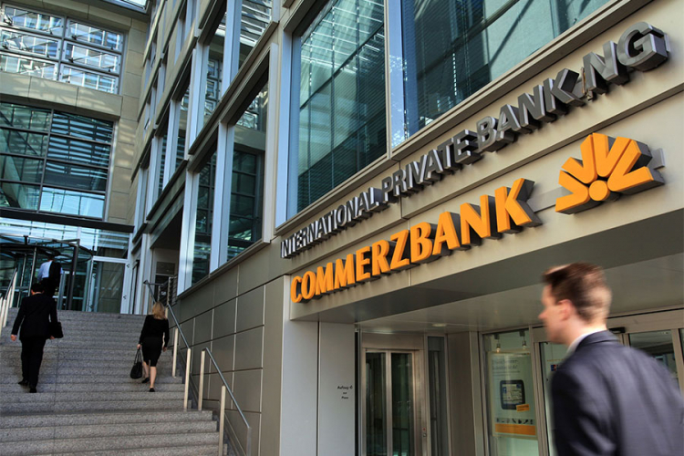 "Komercbanka" u debelom minusu