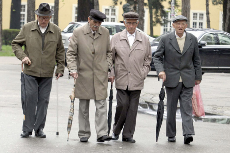 Penzije u RS treba povećati od tri do pet odsto