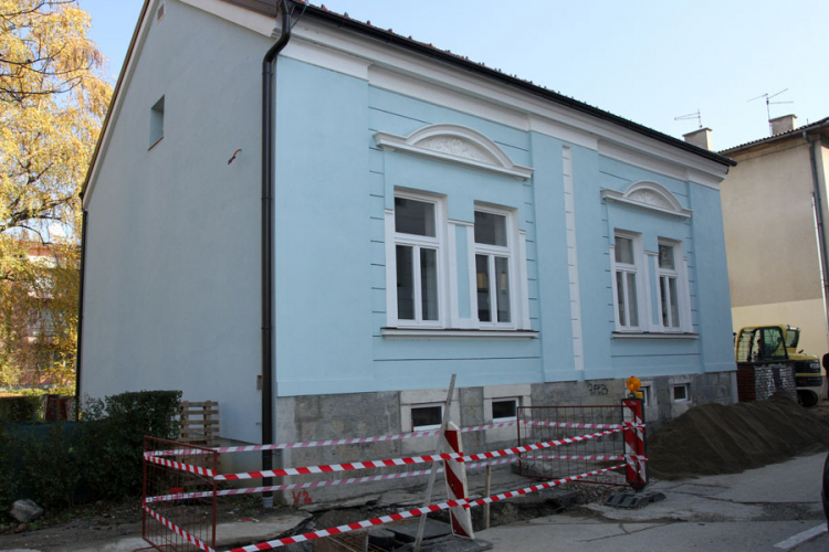 Pukotine na zidu zaštićenog objekta u Grčkoj ulici u Banjaluci
