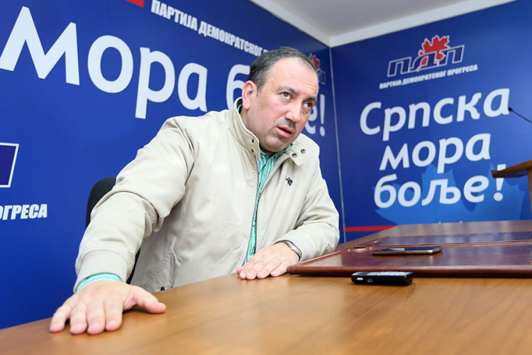 Crnadak: Ljudi bliski SNSD-u najviše profitirali zbog visokih cijena lijekova