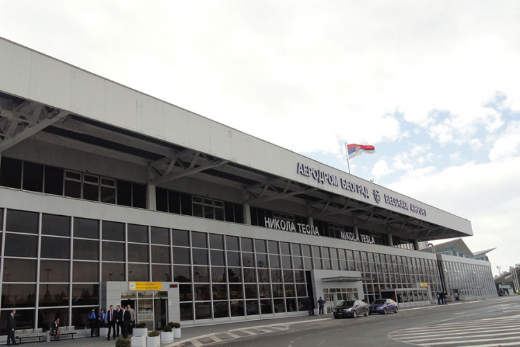 Avion "Austrijan erlajnz" prinudno sletio na beogradski aerodrom
