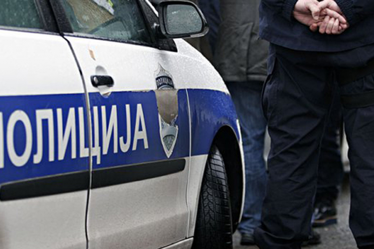 U pucnjavi ispred kafane ubijena jedna osoba