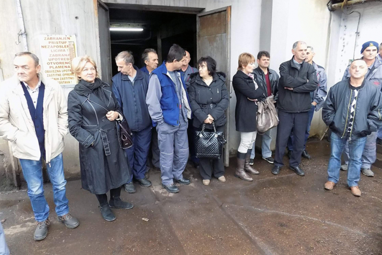 Radnici stupili u jednočasovni štrajk upozorenja