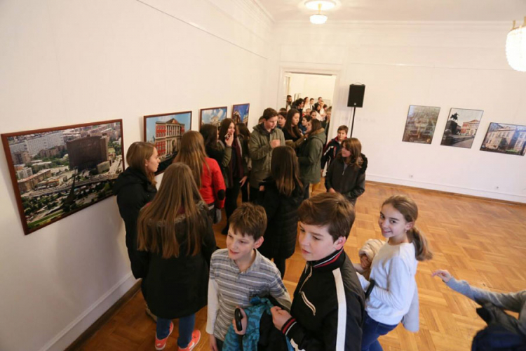 U Banskom dvoru otvorena izložba fotografija "Moskva Banjaluci" (FOTO)