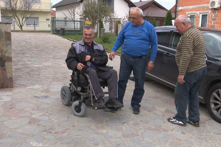 Humanost na djelu: Komšiji kupili električna kolica