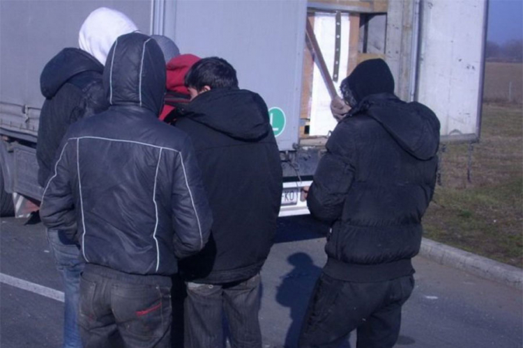 Nezakonito prevozili ilegalce sa Kosova u Hrvatsku