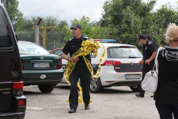 Napali tinejdžerku u njenoj kući u Kiseljaku