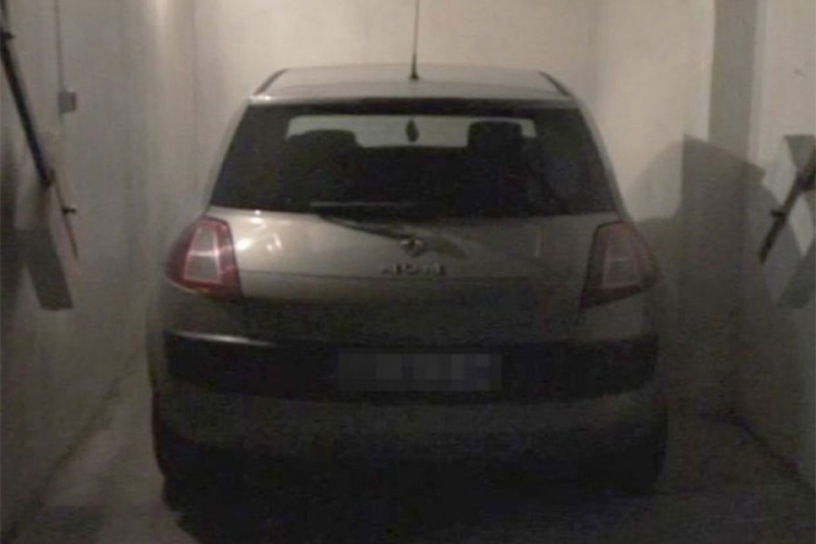 Pronađeni otisci bivšeg policajca RS u meganu punom oružja u Novom Beogradu (FOTO)