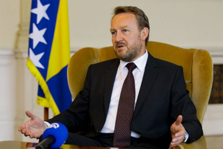 Izetbegović: Ne prijetim ni Dodiku ni RS