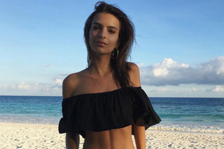 Emili Ratajkovski voli biti gola (FOTO)