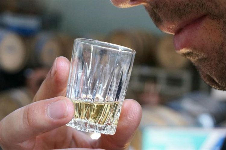 Ilegalni alkohol ubio 21 osobu