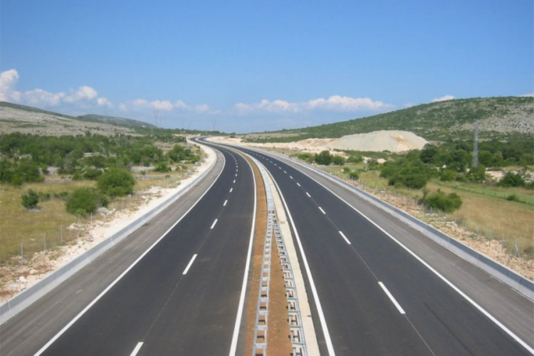 Uhapšen zbog krađe ograde na auto-putu