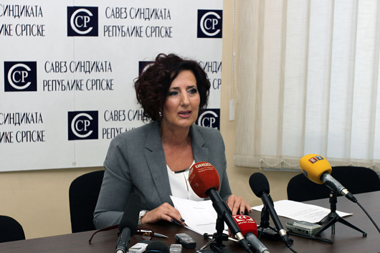 Povećati platu i zbrinuti otpuštene