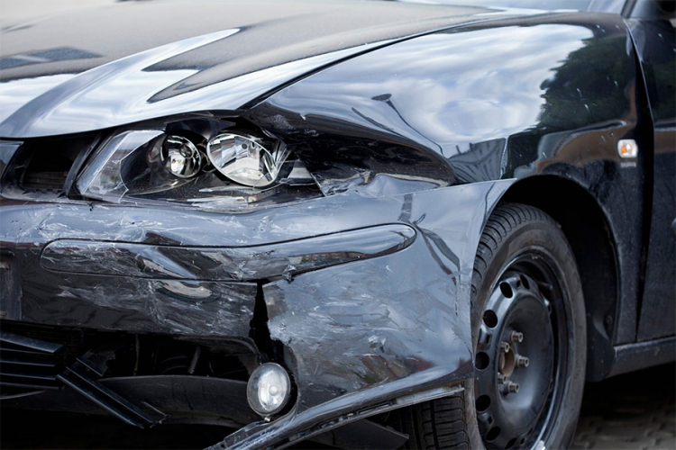 Poginula osoba u sudaru kamiona i automobila