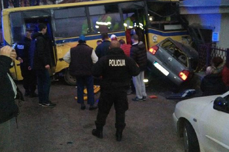 Osam osoba povrijeđeno u nesreći u Sarajevu