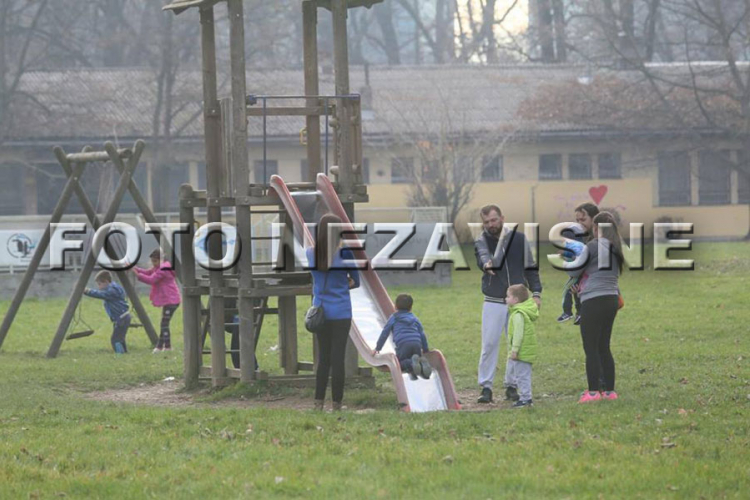 Novembarsko sunce obradovalo Banjalučane, parkovi i šetališta prepuna djece (FOTO)