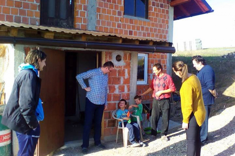 "Nezavisne" u posjeti samohranom ocu Zoranu Zariću godinu nakon useljenja u novi dom
