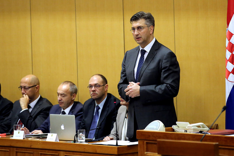 Prvo pitanje Plenkoviću: Kad će struja u 83 srpska sela?